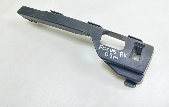 Ford Focus Front bumper mounting bracket 4M5117E857AC
