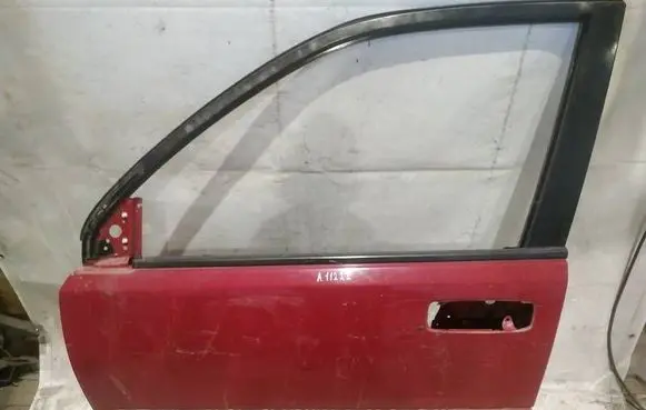 Nissan X-Trail T30 Front door RAUDONOS