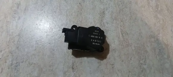 Mercedes-Benz CLK A209 C209 Air flap motor/actuator A2038201642