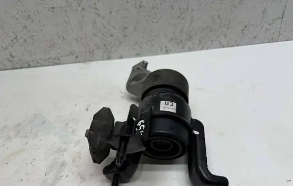 Engine mount bracket