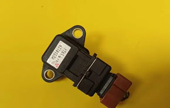 Mitsubishi Carisma Air pressure sensor E1T16571 MD310129