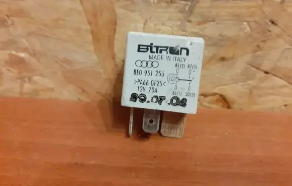 Audi A8 S8 D3 4E Other relay 8E0951253 698