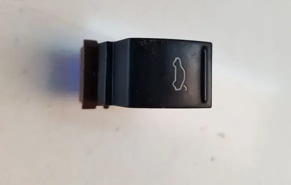 Volkswagen PASSAT B7 Tailgate opening switch 3AA959831