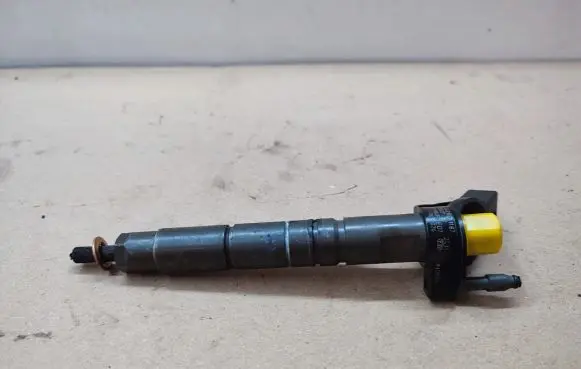 Mercedes-Benz CLS C218 X218 Fuel injector 0445116026