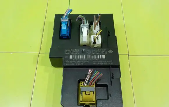 Mercedes-Benz C W204 Engine control unit/module 2045451869