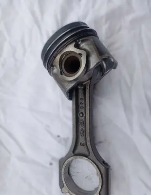 Hyundai i30 Piston with connecting rod D4FB