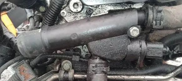 Volkswagen Touran I Engine coolant pipe/hose 038121132D