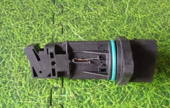 BMW M5 Mass air flow meter 7830359 683142A 0280218062