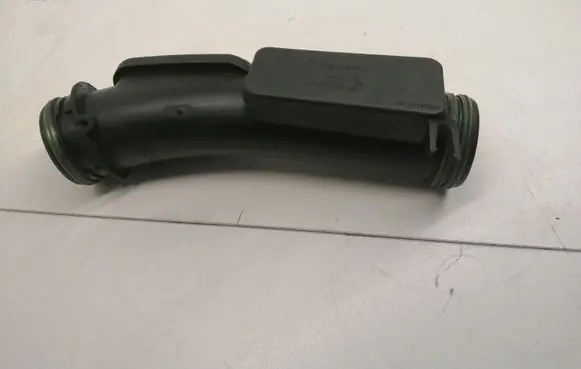 Volkswagen Golf V Engine coolant pipe/hose 03C145674B 3981027899