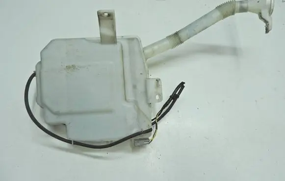 Mitsubishi ASX Windshield washer fluid reservoir/tank