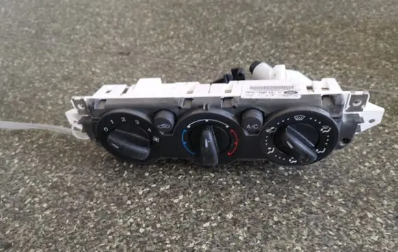 Ford Focus Climate control unit 7M5T19980AA