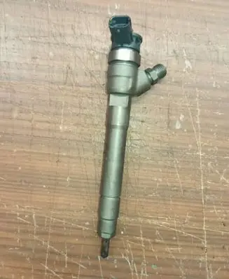 Renault Trafic III (X82) Fuel injector 0445110546