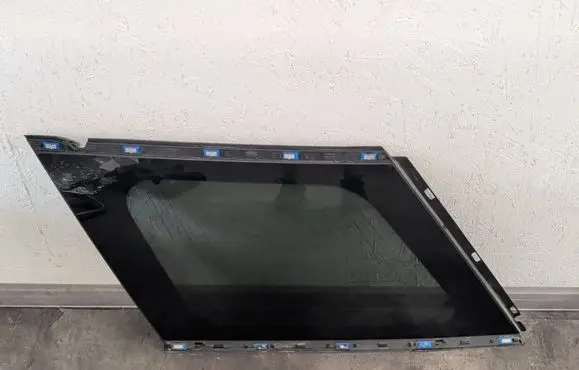 Land Rover Range Rover L405 Rear side window LR077639