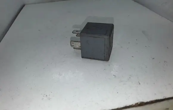 Audi A6 S6 C6 4F Other relay 8D0951253A V23134B52X301