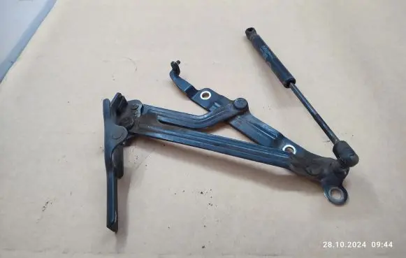 KIA Magentis Tailgate/trunk/boot hinge 817712G000