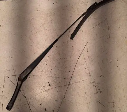 Front wiper blade arm