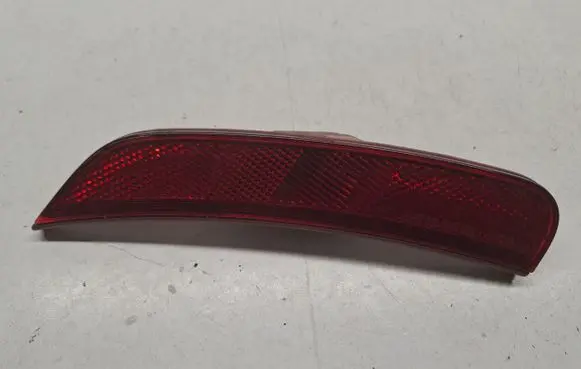 Chrysler Pacifica Rear tail light reflector 68229425AA