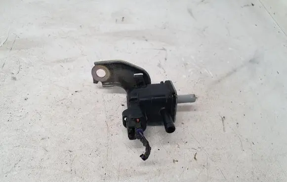 Toyota Auris E180 Vacuum valve 9091012276 1362007010