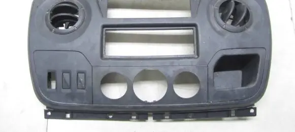 Renault Master III Dashboard center trim panel 682600025R
