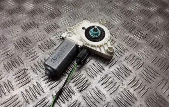 Mercedes-Benz A W169 Front door window regulator motor A1698201642 0536010601 996137101