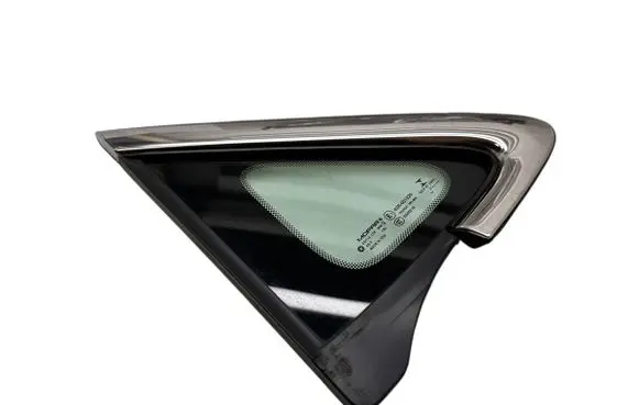 Chrysler Pacifica Front triangle window/glass 68227746AE 1026211179