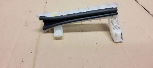 Jeep Grand Cherokee Rear door windshield rail 58915