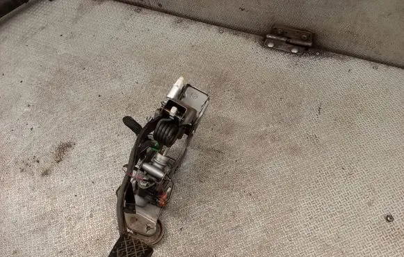 Lexus IS 220D-250-350 Clutch pedal 