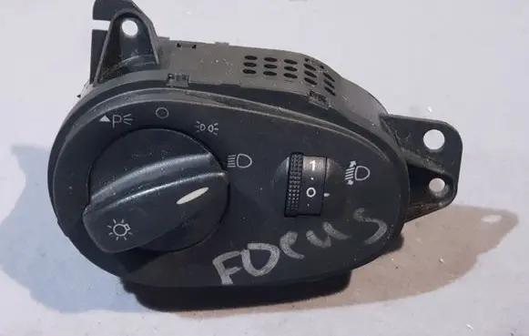 Ford Focus Light switch 04052524