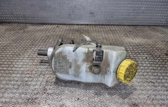 Volkswagen Transporter - Caravelle T5 Master brake cylinder 03350890271