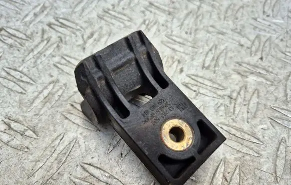 Opel Meriva B Radiator mount bracket 13262692