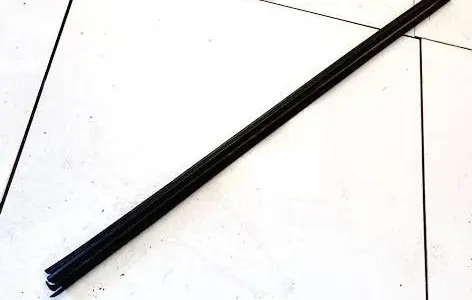 Skoda Superb B5 (3U) Front door glass trim molding 