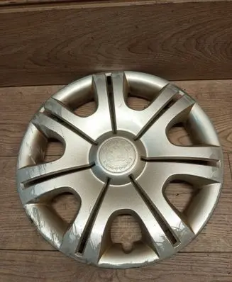 Skoda Fabia Mk2 (5J) R15 wheel hub/cap/trim 5J0601147F