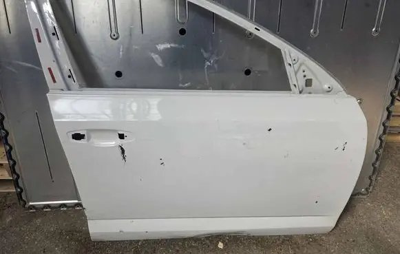 Skoda Octavia Mk3 (5E) Front door 5E0831312