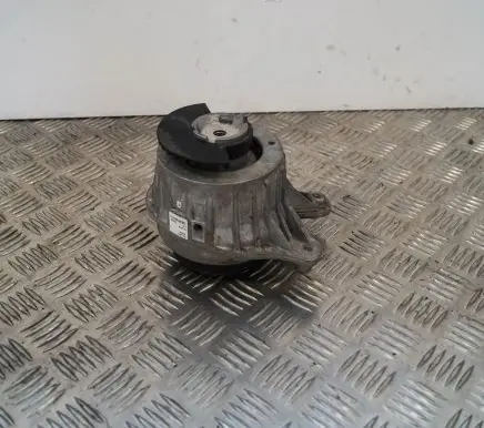 Mercedes-Benz C W205 Engine mount bracket A2052406817