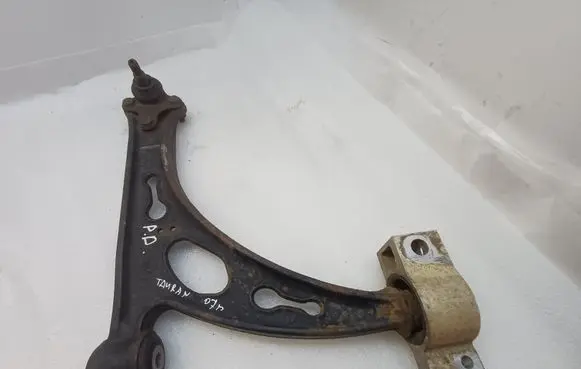 Volkswagen Touran I Front lower control arm/wishbone 1K0407153G