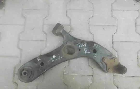 Toyota Avensis T270 Rear control arm 65566556
