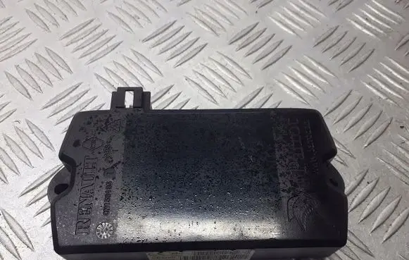 Renault Twingo II Bluetooth control unit module 8200624041-G
