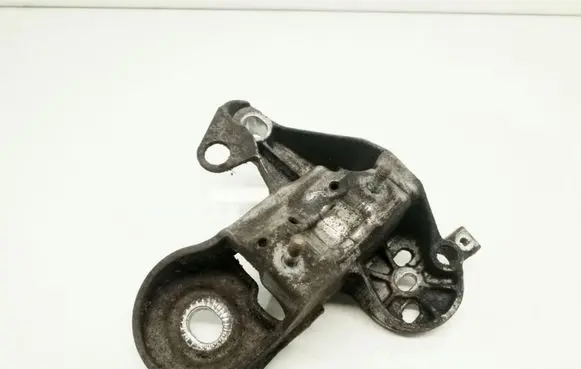 Audi A4 S4 B7 8E 8H Engine mounting bracket 8E0199352F