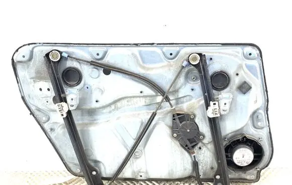 Volkswagen PASSAT B5.5 Front door window regulator with motor 3B4837752FC