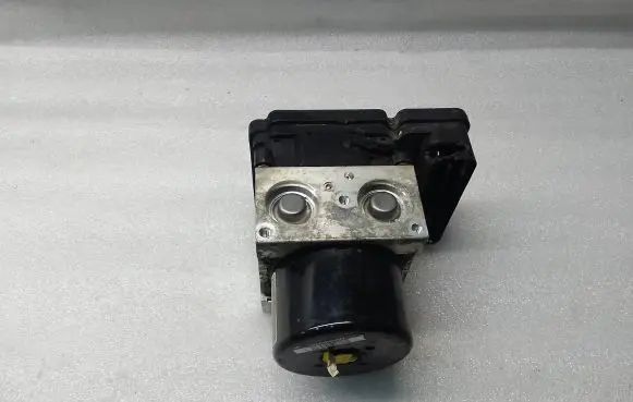 Volvo V70 ABS Pump 30681619 10061336881 000404972C1