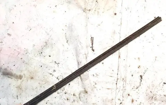 Mercedes-Benz 190 W201 Front door glass trim molding 