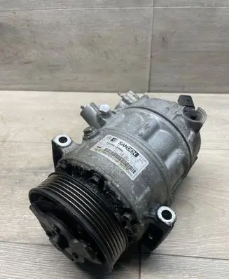 Volkswagen Golf VI Air conditioning (A/C) compressor (pump) 1K0820808B