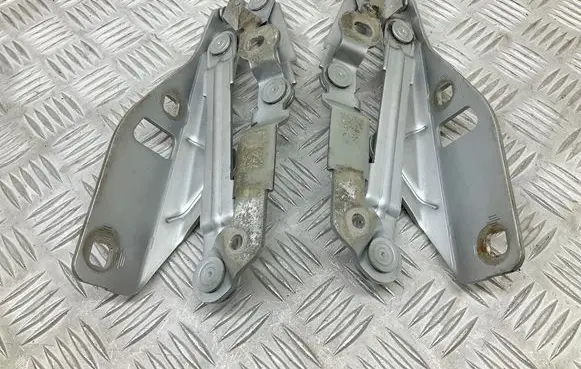 Audi TT TTS Mk2 Engine bonnet/hood hinges 8J0823301D 8J0823302D