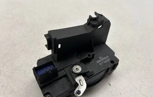 Opel Vivaro Front door lock