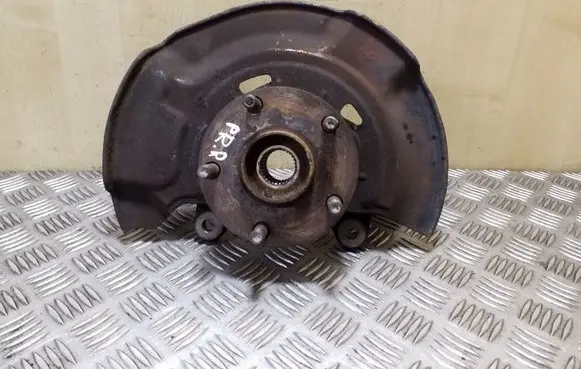 Toyota Avensis T270 Front wheel hub