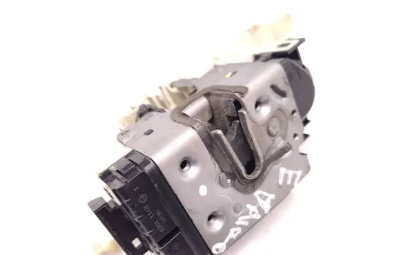 Mercedes-Benz Sprinter W906 Front door lock A9067202135