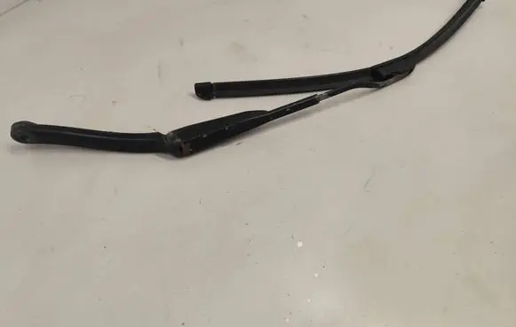 Saab 9-5 Windshield/front glass wiper blade 56671808