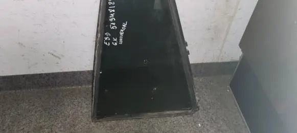 BMW 5 E39 Rear vent window glass 51348189261