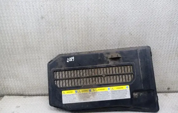 Volkswagen Touareg I Battery box tray cover/lid 7L0864643