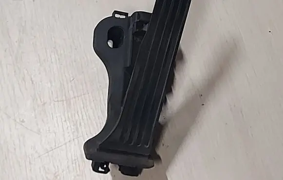 Volkswagen PASSAT B6 Accelerator throttle pedal 1K1721503L